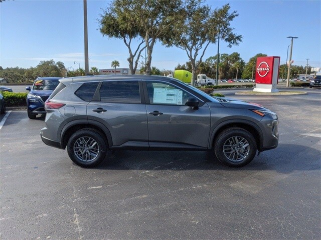 2025 Nissan Rogue S photo 2