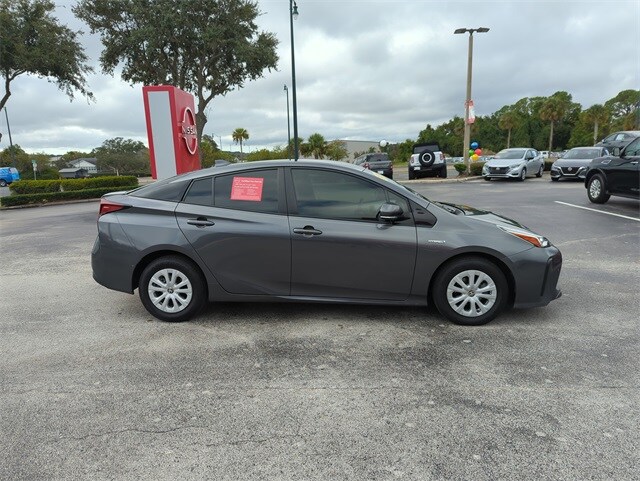 2020 Toyota Prius L photo 3