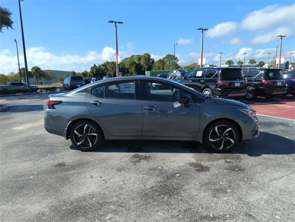 New 2025 Nissan Versa 1.6 SR Sedan