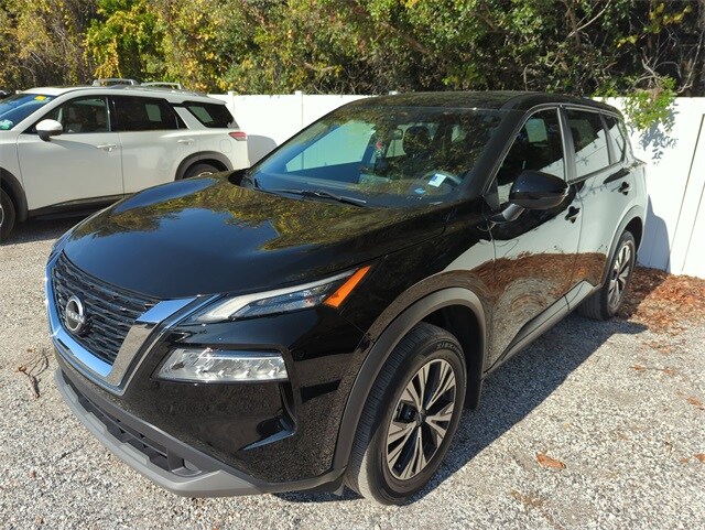 2022 Nissan Rogue SV photo 2