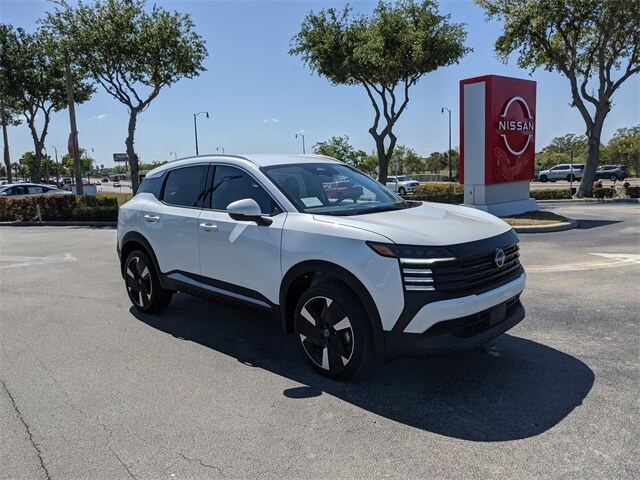 2025 Nissan Kicks SR photo 2
