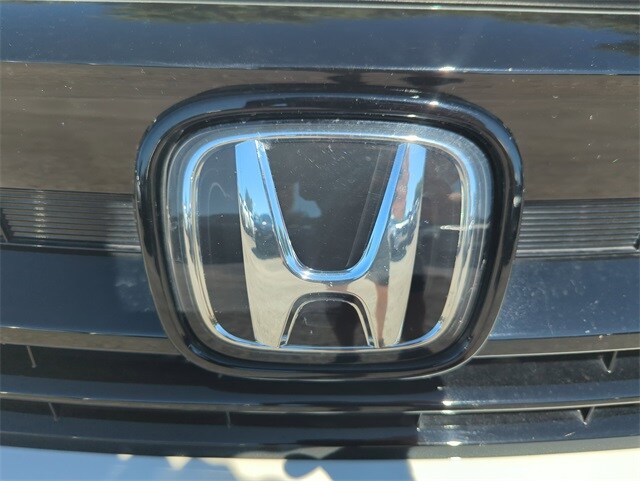 2021 Honda Pilot Special Edition photo 2
