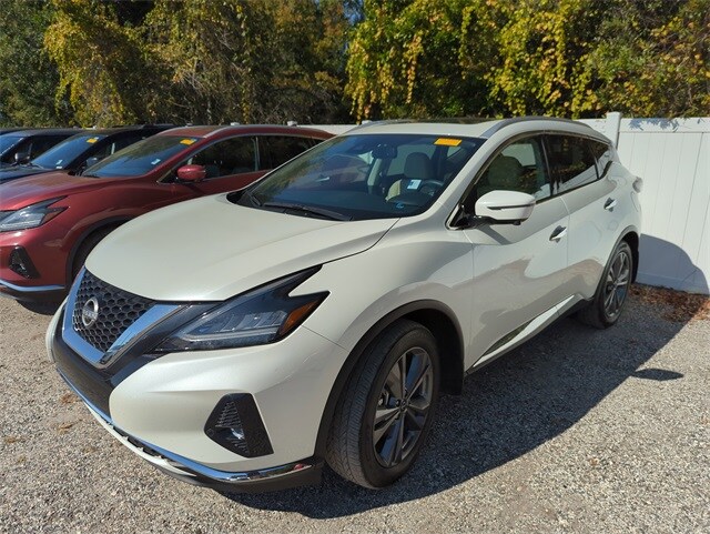 2023 Nissan Murano Platinum photo 2