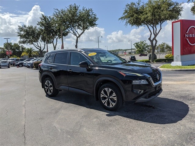 2022 Nissan Rogue SV photo 2