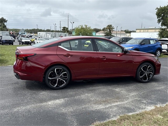 2025 Nissan Altima SR photo 3