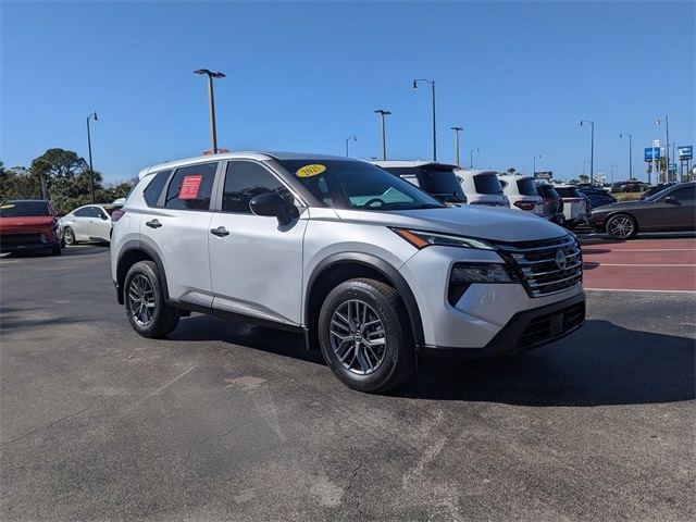 2025 Nissan Rogue S's photo