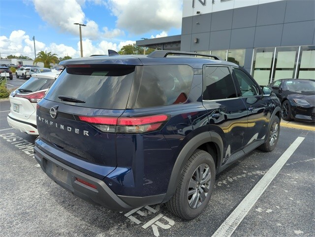 2025 Nissan Pathfinder SV photo 2