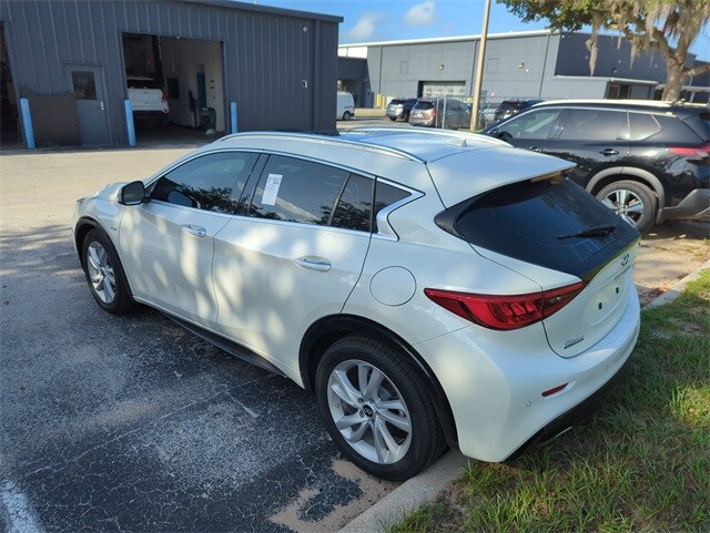 2018 Infiniti QX30 Premium photo 2