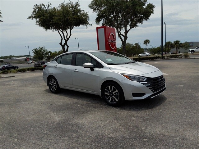 2025 Nissan Versa 1.6 SV photo 2