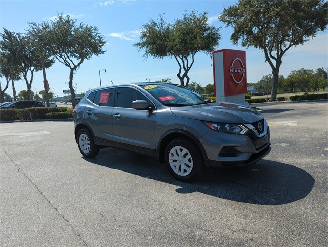 2020 Nissan Rogue Sport S photo 2