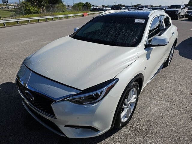 2018 Infiniti QX30 Premium photo 2