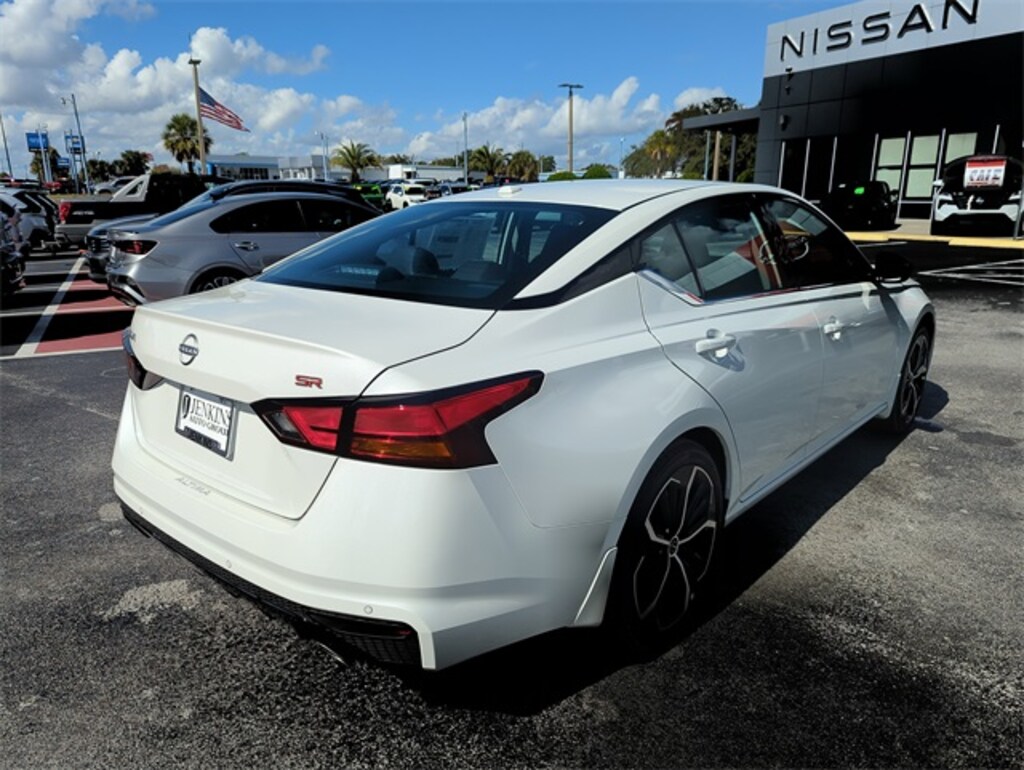 New 2025 Nissan Altima SR Sedan