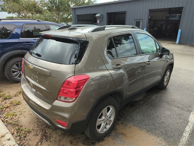 2022 Chevrolet Trax LT photo 2