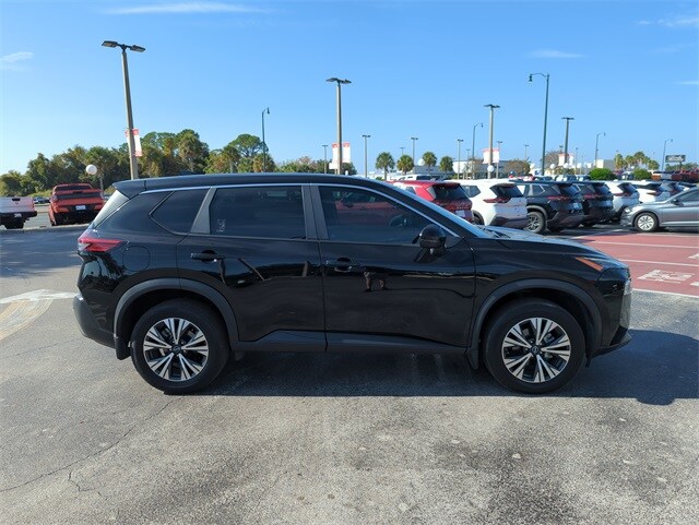 2022 Nissan Rogue SV photo 2