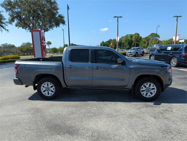 2022 Nissan Frontier SV photo 2