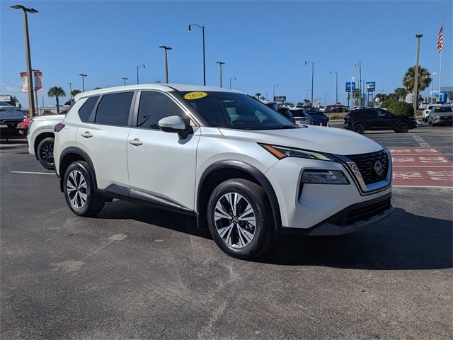 2022 Nissan Rogue SV's photo