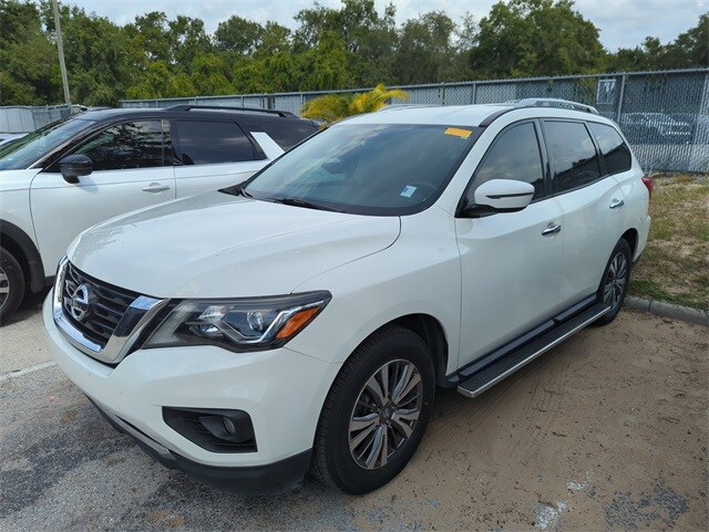 2020 Nissan Pathfinder SV photo 3