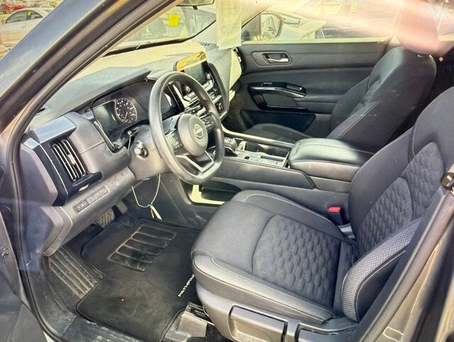 2022 Nissan Pathfinder S photo 2