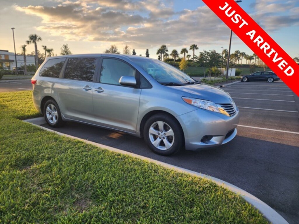 Certified 2017 Toyota Sienna