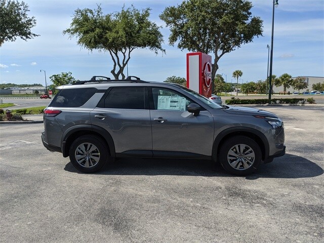 2025 Nissan Pathfinder SV photo 3