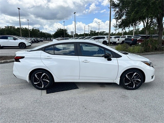 2025 Nissan Versa 1.6 SR photo 2