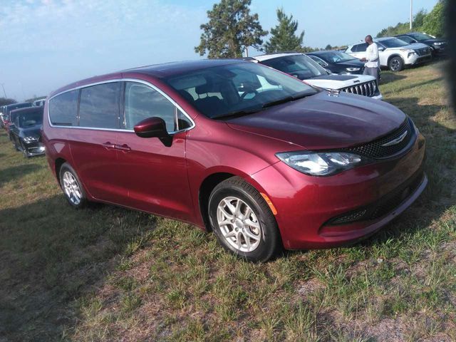 2023 Chrysler Voyager LX's photo