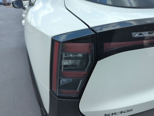 2025 Nissan Kicks SR - Photo 18