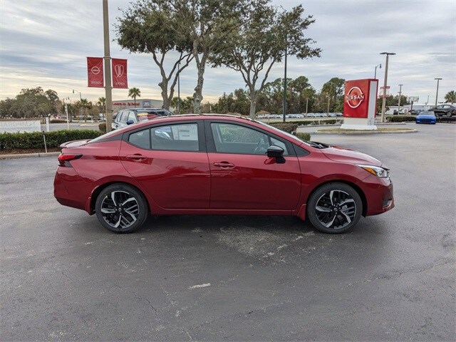 2025 Nissan Versa 1.6 SR photo 3