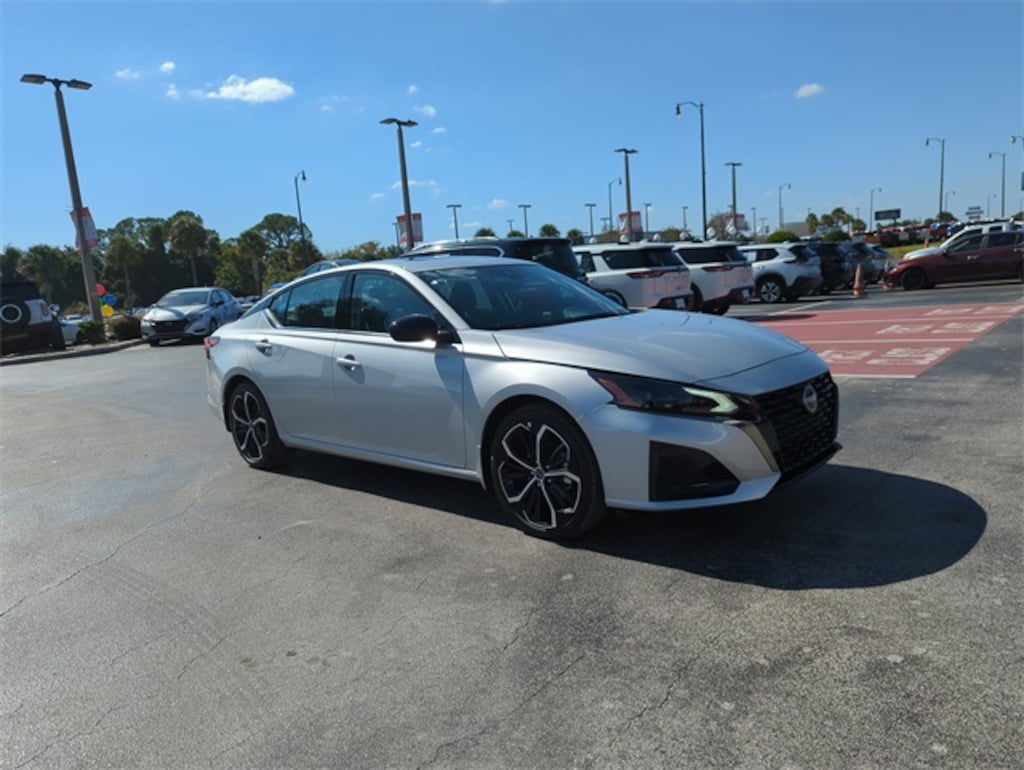 New 2025 Nissan Altima SR Sedan