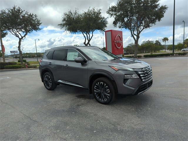 2026 Nissan Rogue Platinum photo 2