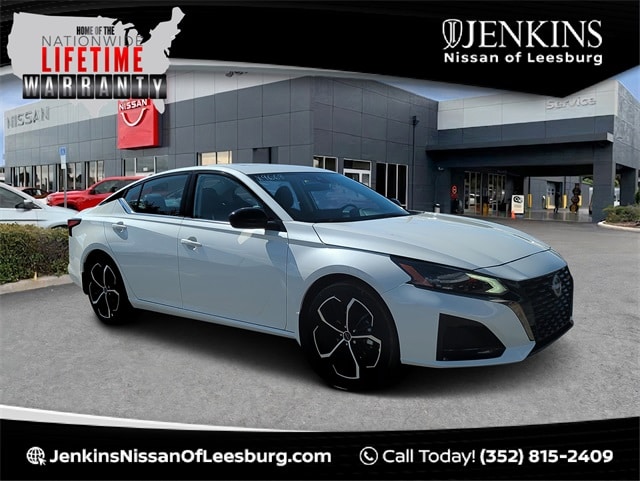 2025 Nissan Altima SR's photo