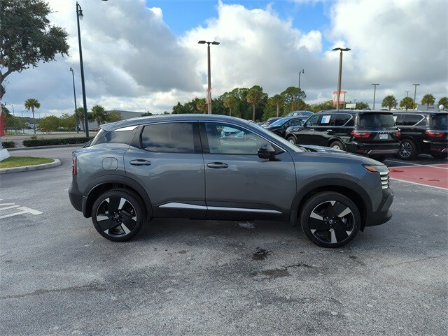 2026 Nissan Kicks SR photo 2