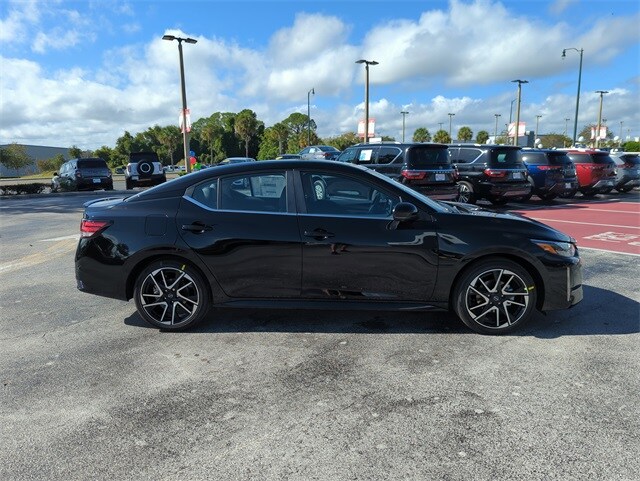 2025 Nissan Sentra SR photo 3