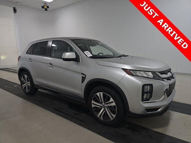 2023 Mitsubishi Outlander Sport ES's photo