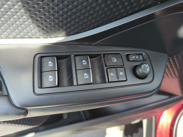 2018 Toyota C-HR XLE Premium - Photo 30
