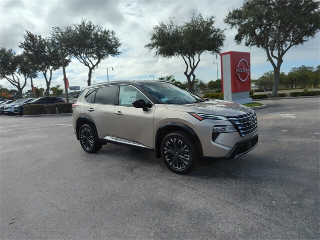 2026 Nissan Rogue Platinum photo 2
