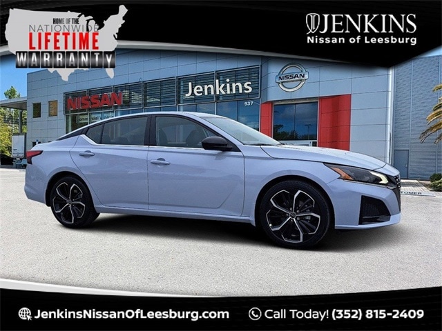 2025 Nissan Altima SR's photo