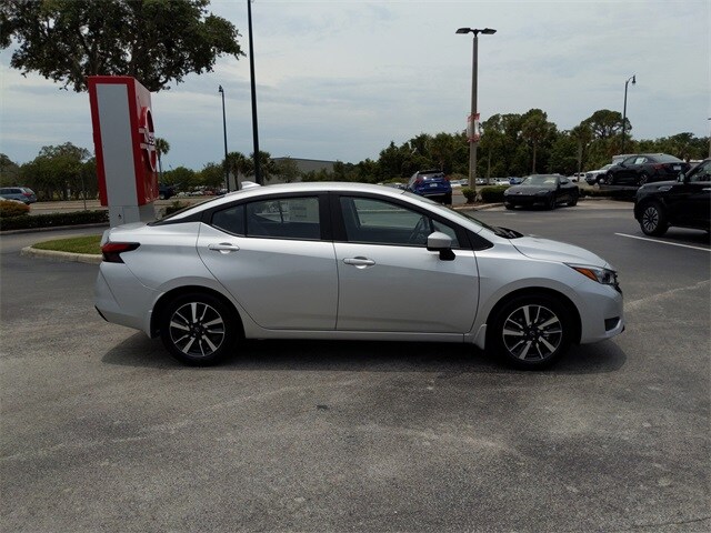 2025 Nissan Versa 1.6 SV photo 3