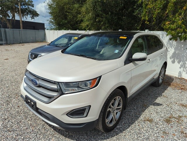 2016 Ford Edge Titanium photo 2
