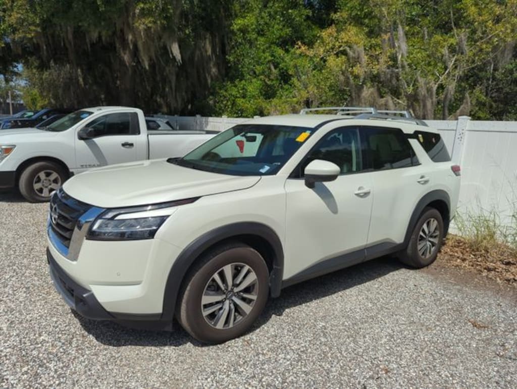 Used 2023 Nissan Pathfinder SL SUV
