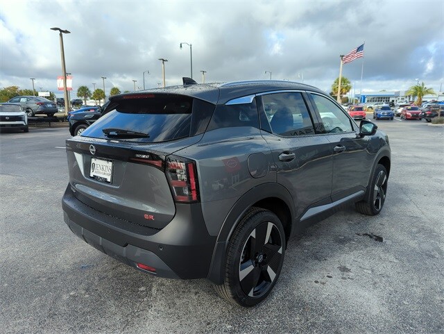 2026 Nissan Kicks SR photo 3