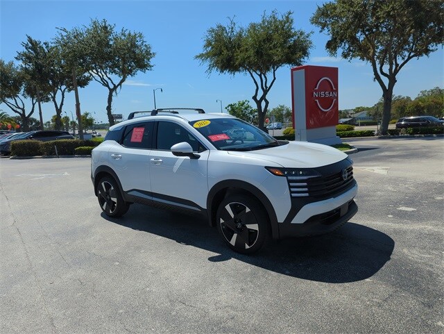 2025 Nissan Kicks SR photo 2