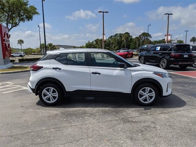 2025 Nissan Kicks Play S photo 3