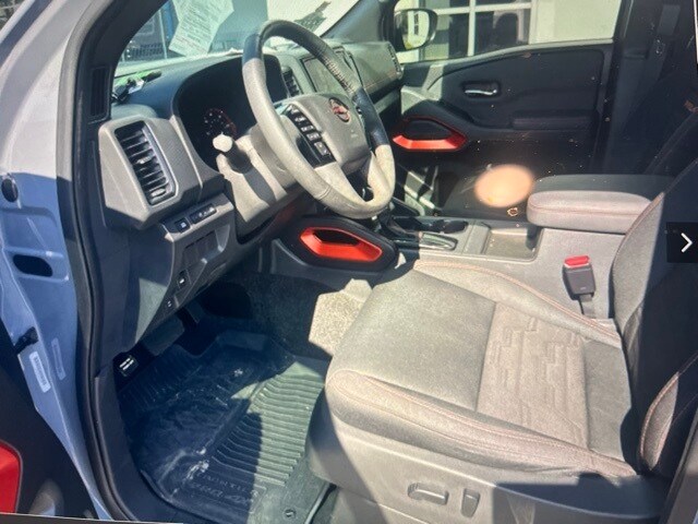 2022 Nissan Frontier PRO-4X photo 2