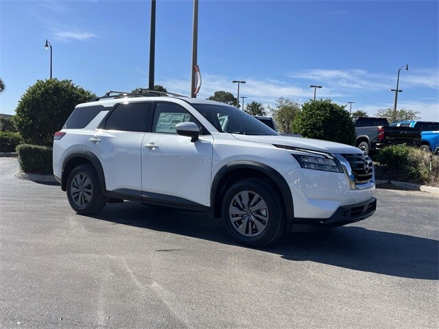 2025 Nissan Pathfinder SV photo 2