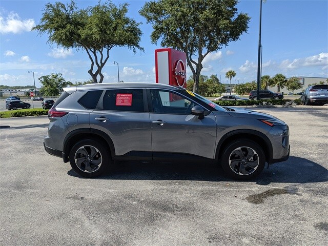 2024 Nissan Rogue SV photo 3