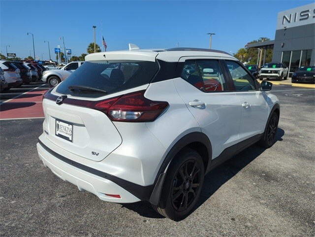 2023 Nissan Kicks SV photo 2