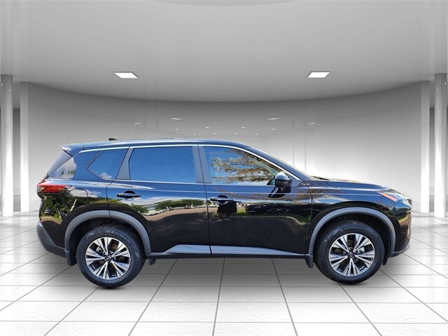 2023 Nissan Rogue SV photo 3