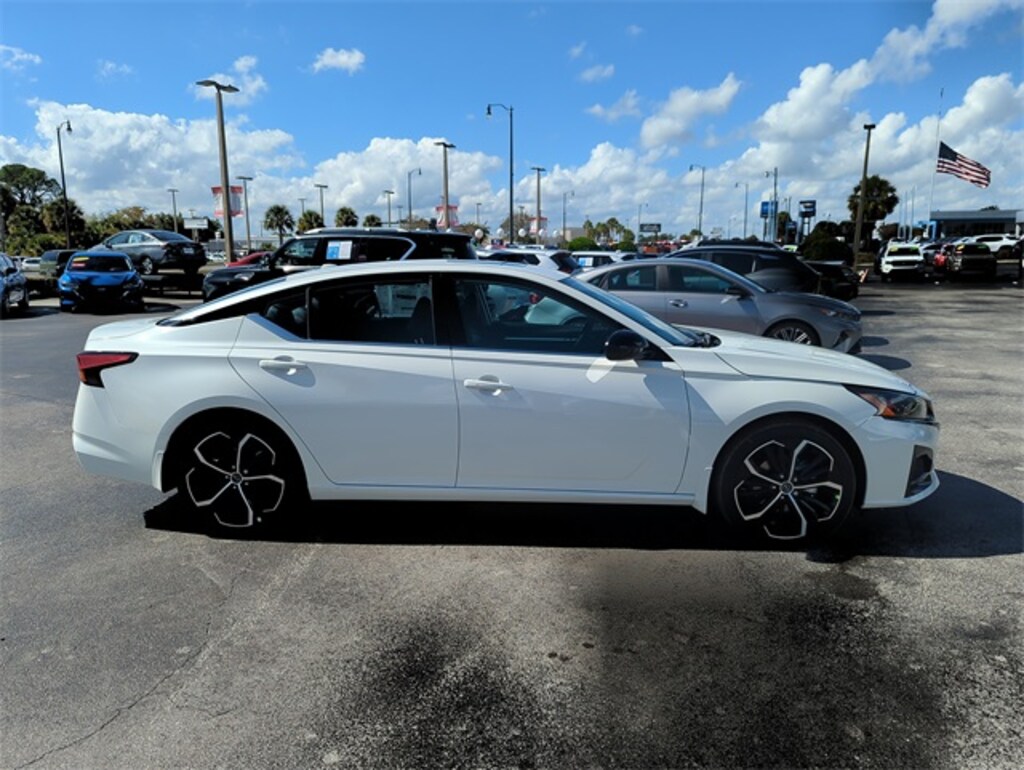 New 2025 Nissan Altima SR Sedan