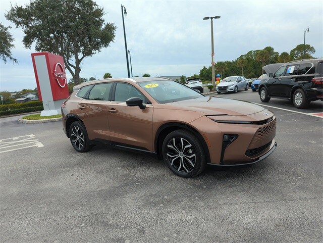 2025 Toyota Crown Signia XLE photo 2